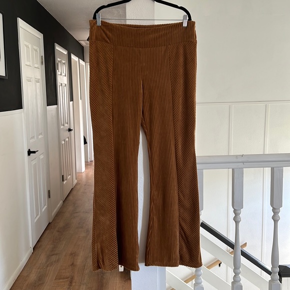 No Boundaries Pants - No boundaries bell bottom flared corduroy style pants size XL stretchy